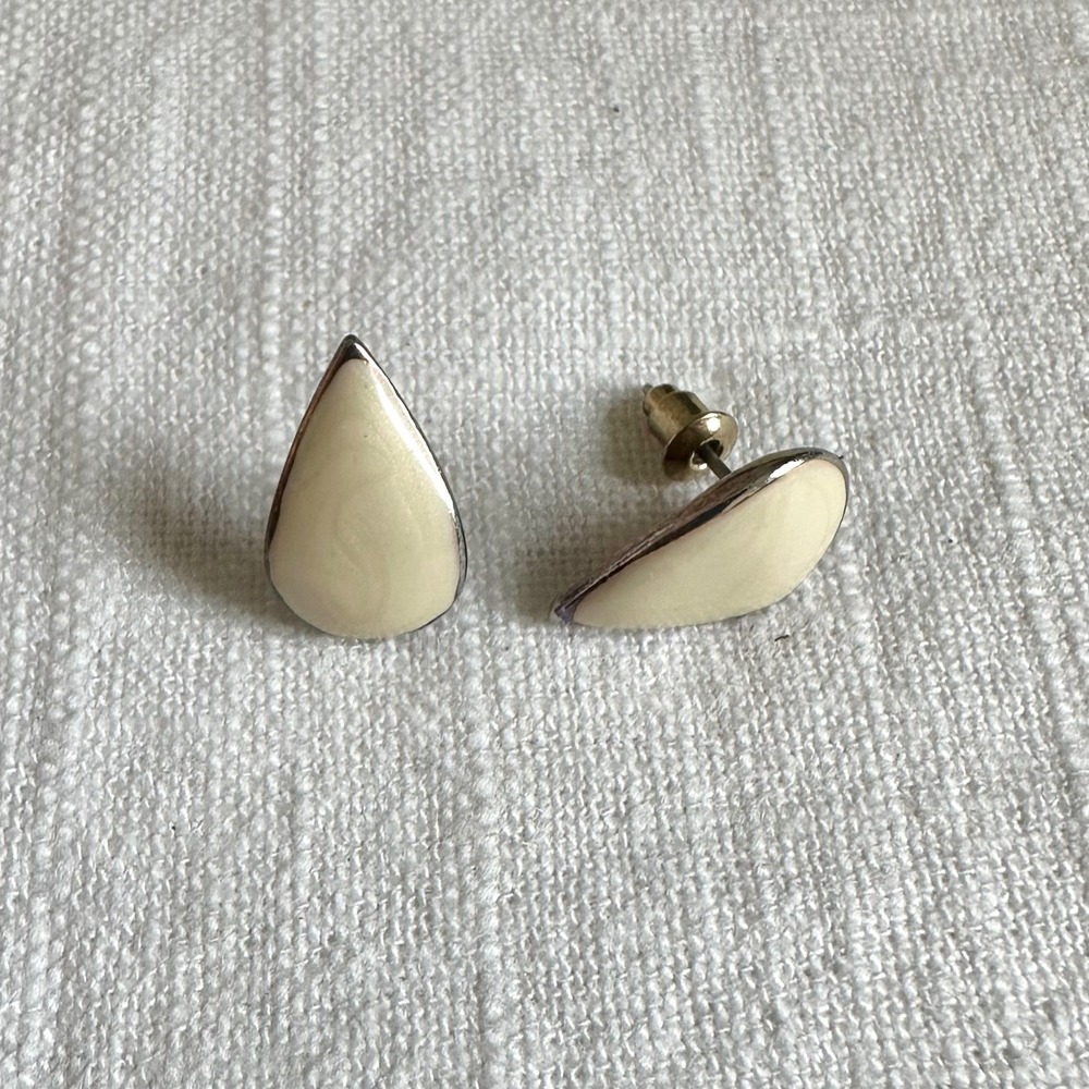 Vintage Teardrop Enamel Earrings Cream Gold Tone Studs Women 90s Y2K